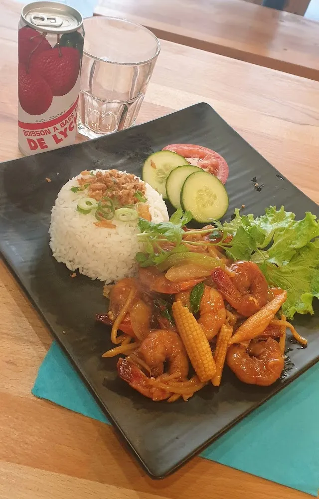 Crevettes Sautées Au Basilic Avec Riz Blanc